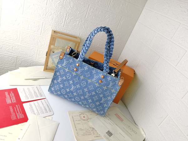 ルイヴィトンバッグ背面デザイン